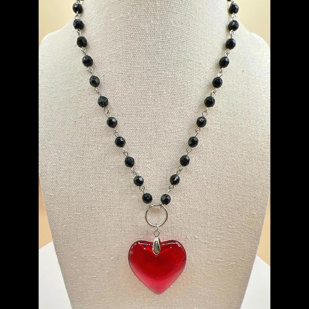 Stunning Black Beaded Heart Pendant Necklace - Picture 6 of 13